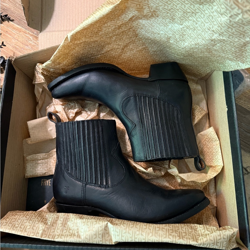 Frye Black Sacha Chelsea Boots